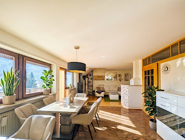 lichtdurchflutetes Wohnzimmer mit Essbereich lichtdurchflutetes Wohnzimmer mit Essbereich