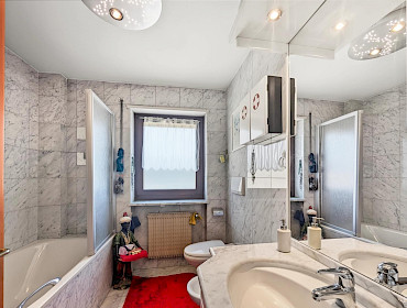 Badezimmer mit Fenster Badezimmer mit Fenster