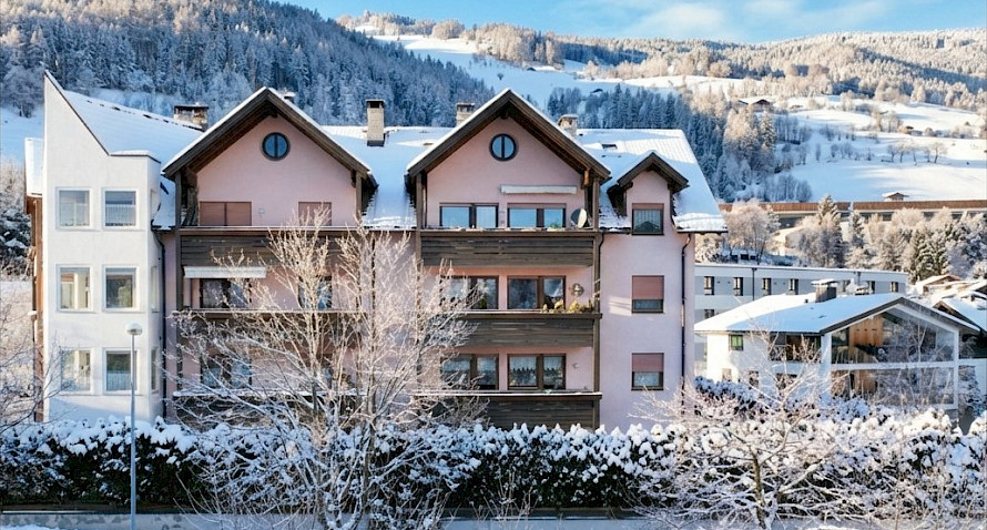 Für große Familien – Wohnen auf zwei Ebenen Bild