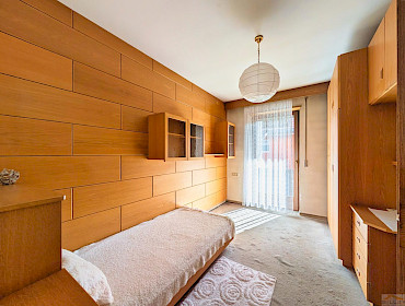 Gäste- oder Kinderzimmer mit Zugang zum Balkon Gäste- oder Kinderzimmer mit Zugang zum Balkon