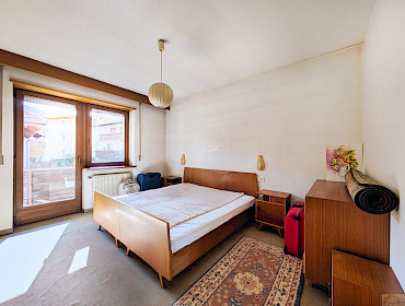 Hauptschlafzimmer mit Zugang zum Balkon Hauptschlafzimmer mit Zugang zum Balkon