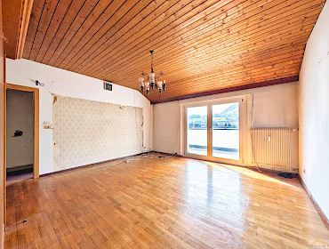 Wohnzimmer mit Zugang zur Terrasse