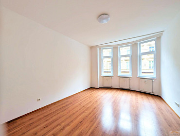 Zimmer mit Erkerfenster