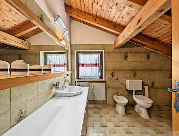 2. Badezimmer mit Fenster + Bidet 2. Badezimmer mit Fenster + Bidet