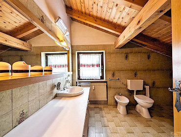 2. Badezimmer mit Fenster + Bidet 2. Badezimmer mit Fenster + Bidet