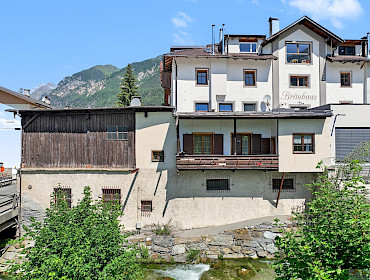 Außenansicht von hinten - Südbalkon Außenansicht von hinten - Südbalkon