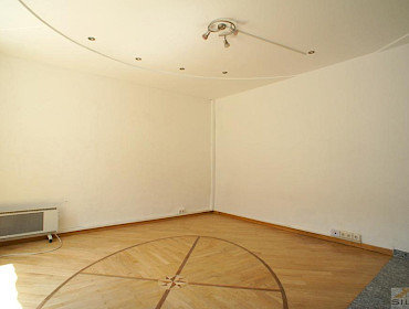 Innenansicht mit Holzboden Innenansicht mit Holzboden