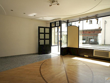 Innenansicht mit Fensterfront Innenansicht mit Fensterfront