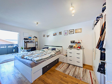 Schlafzimmer mit Ausgang zum Balkon Schlafzimmer mit Ausgang zum Balkon