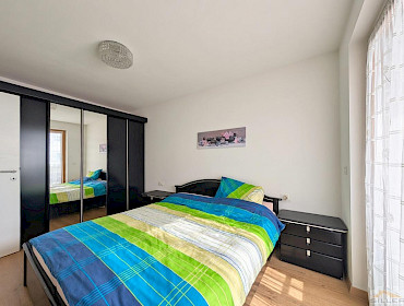 Hauptschlafzimmer mit Zugang zum Balkon Hauptschlafzimmer mit Zugang zum Balkon
