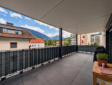 großflächige Terrasse