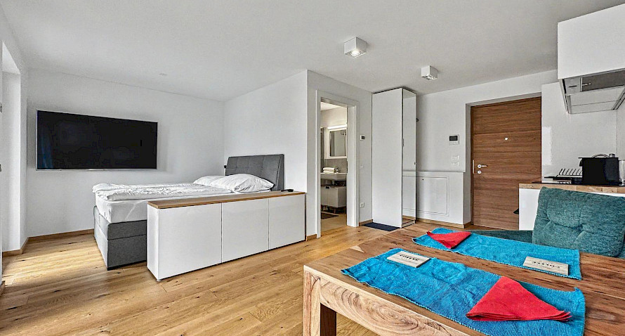 Kleines Juwel im Zentrum: sonnige 1-Z-W mit Traumaussicht Bild